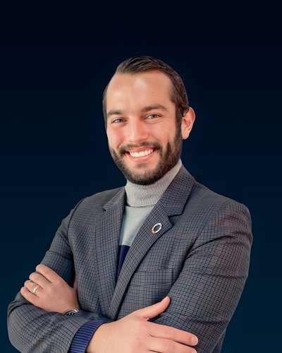 Juan Esteban Dousdebés